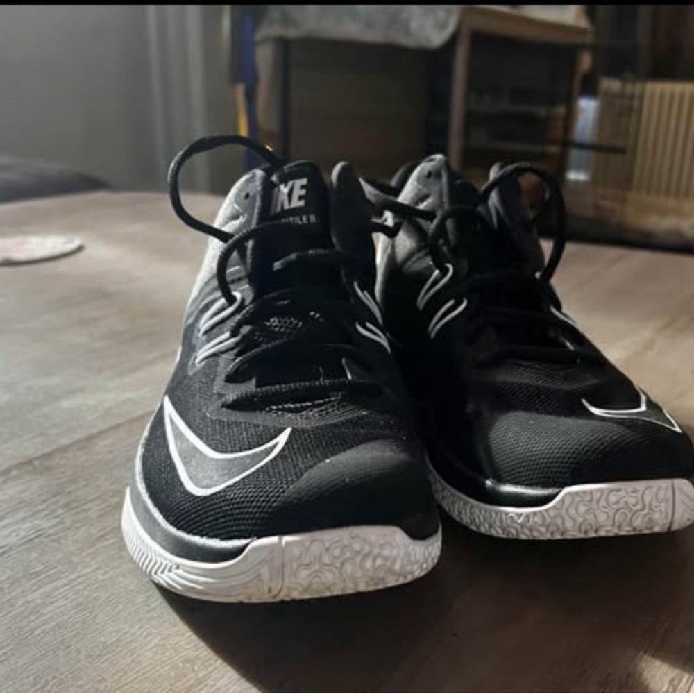 Nike Air Versitile II Men’s Basketball Shoes